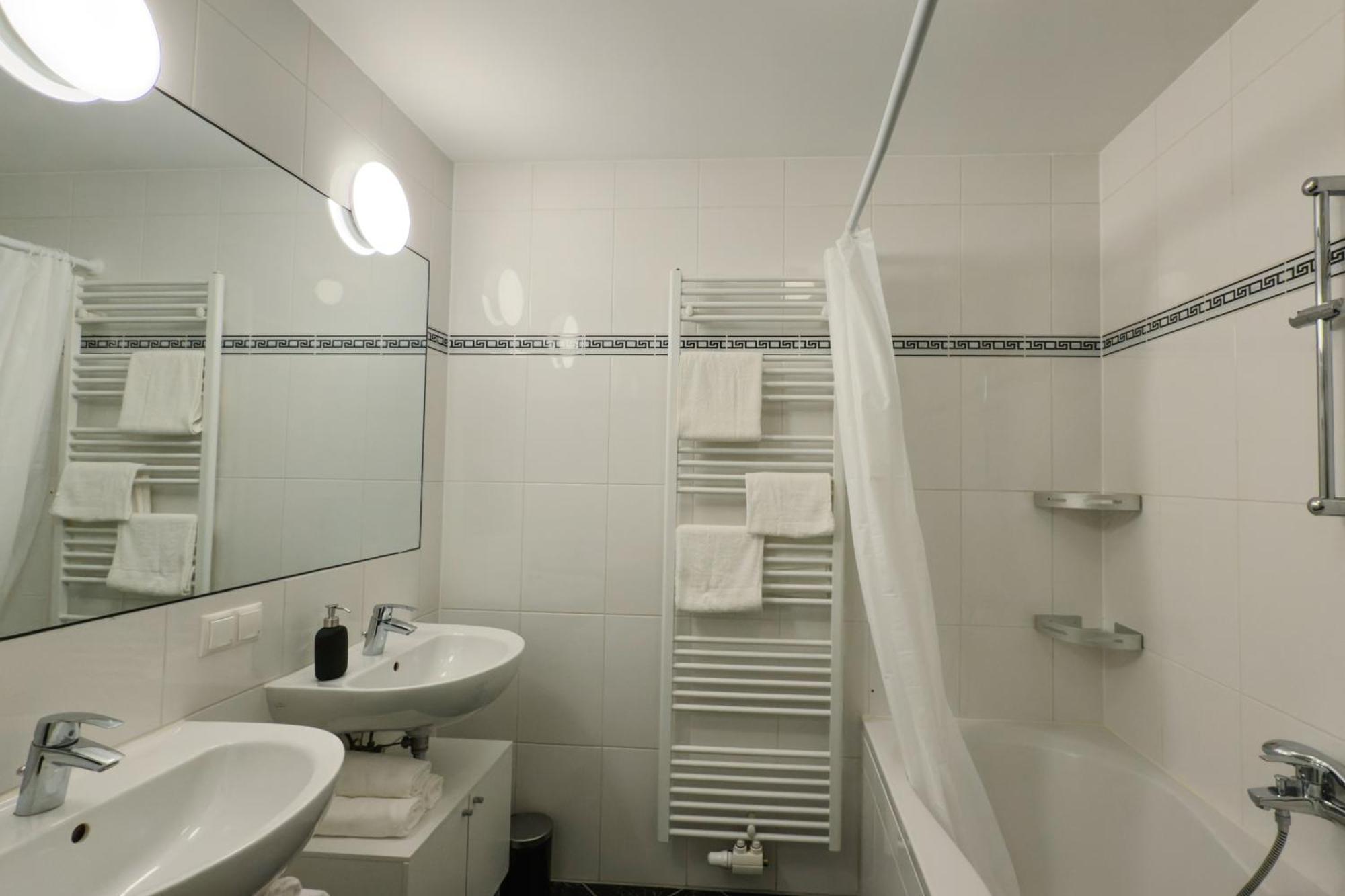 110Qm, 4 Bedrooms, Near Schoenbrunn - Axara Housing Osw 33 Виена Екстериор снимка